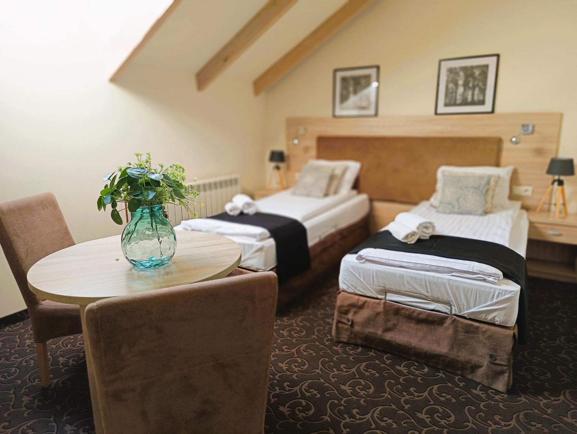Goscinne Restauracja U Kusia Hotel *